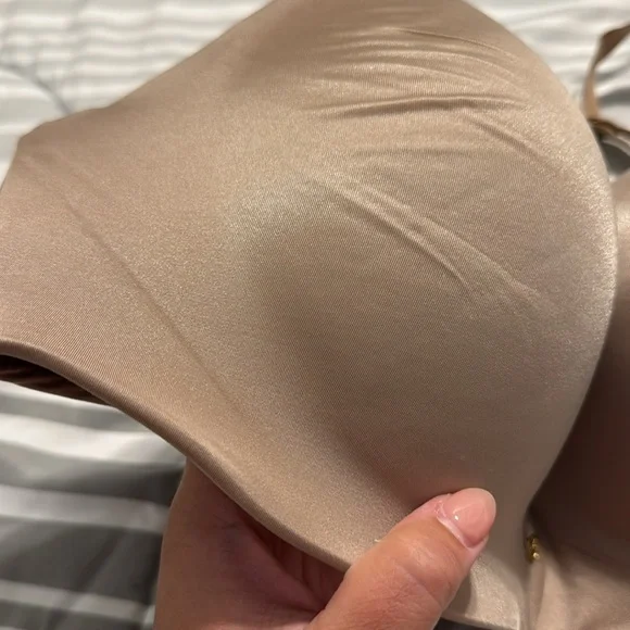 Victoria Secret 38DD nude bra - Picture 2 of 5